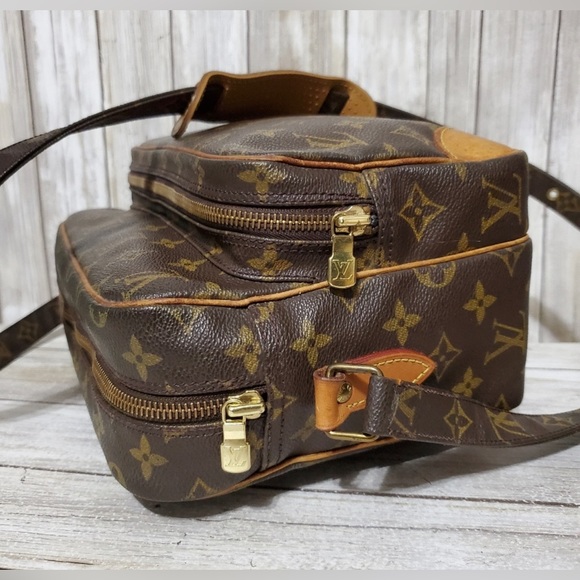 Monogram Louis Vuitton Nile Crossbody - Picture 4 of 11